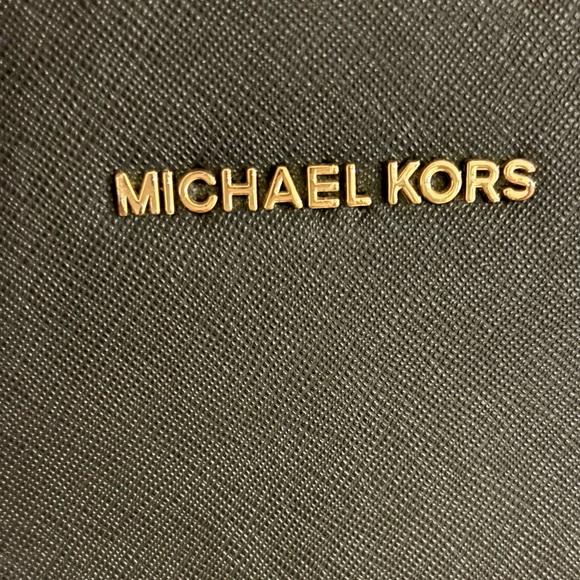 Micheal kors crossbody purse - Picture 3 of 8